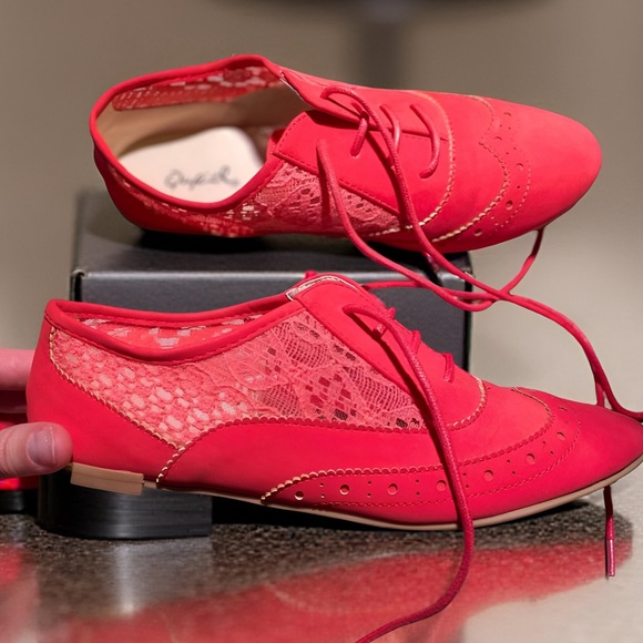 Qupid Shoes - Coral Lace inset Oxfords Size 6